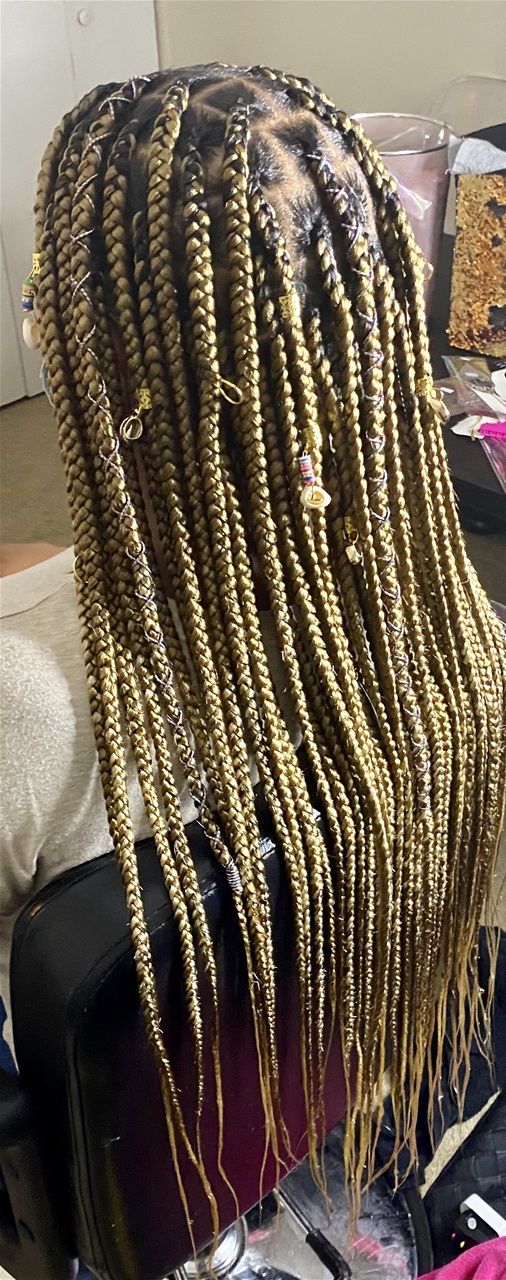 Large knotless braids